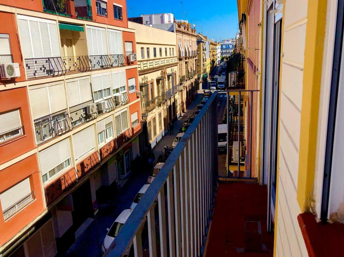 Puerta Real Apartamentos Seville Exterior photo